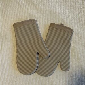 KitchenAid Taupe Oven Mitts